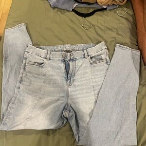 American Eagle Outfitters Light Blue Skinny Jeans